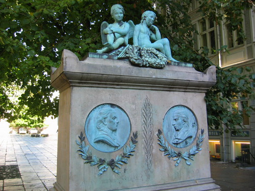 Monument for digterne Johan Herman Wessel og Johannes Ewald 